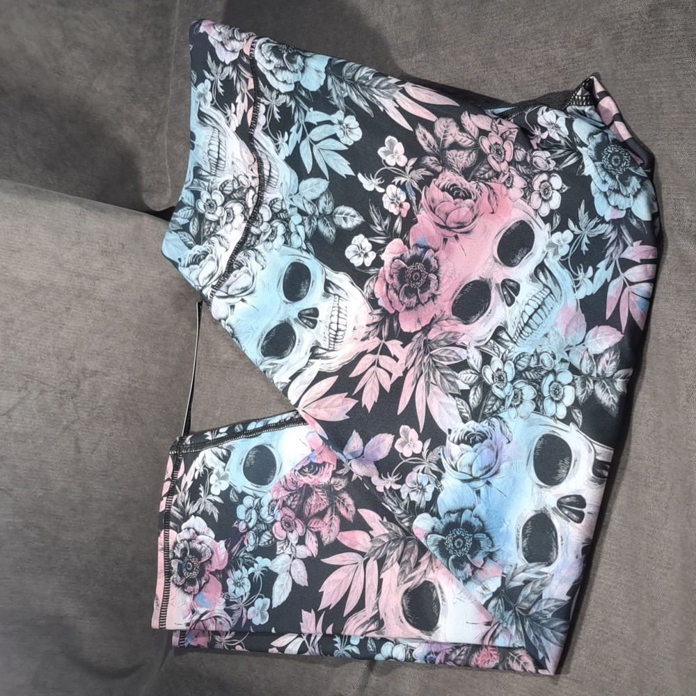 EVCR Sugar Skulls Floral Black White Pink Blue Capri Leggings NWT 3X OOP